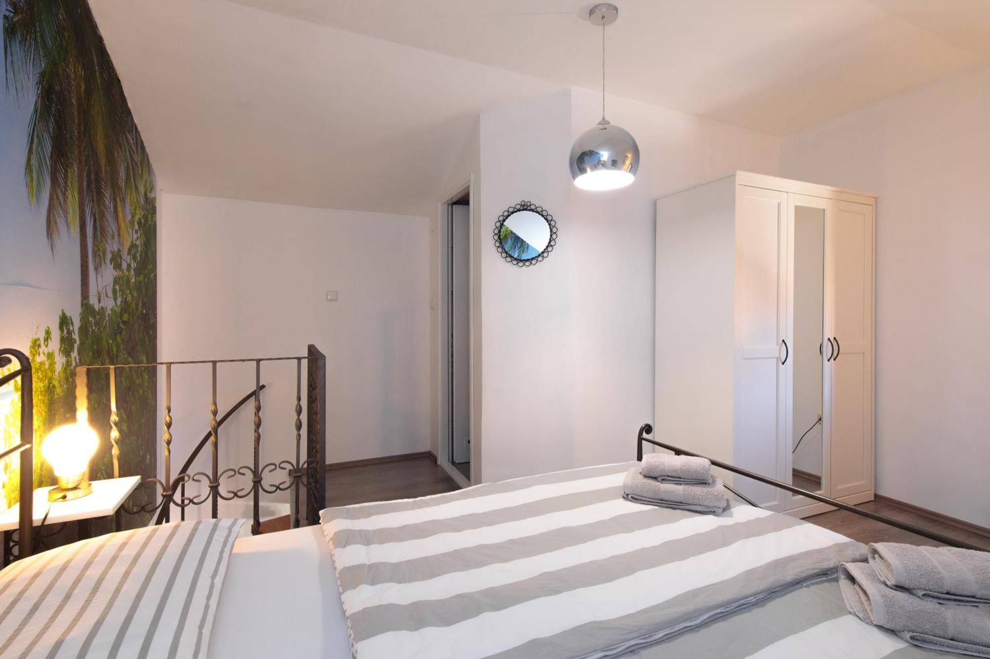 Apartments Lina Vrh  Exterior photo